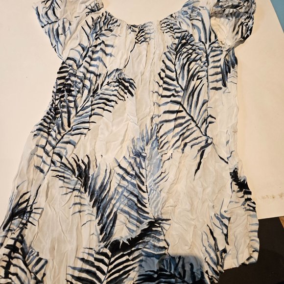 off shoulder plant shirt - Picture 2 of 3